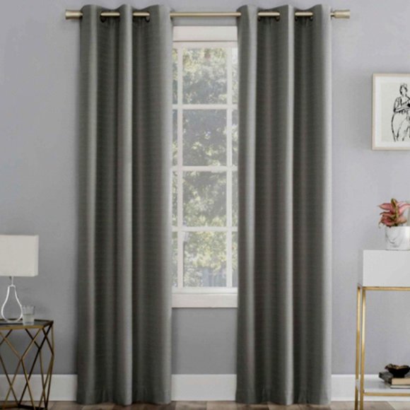 NWT Sun Zero 100% Total Blackout Curtain (2 Panels) - Picture 2 of 5